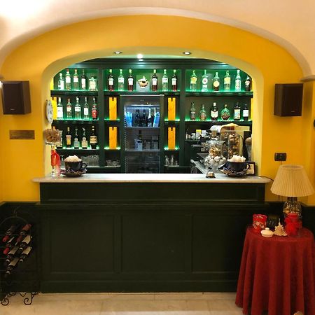 Mh Hotel Вараце Екстериор снимка