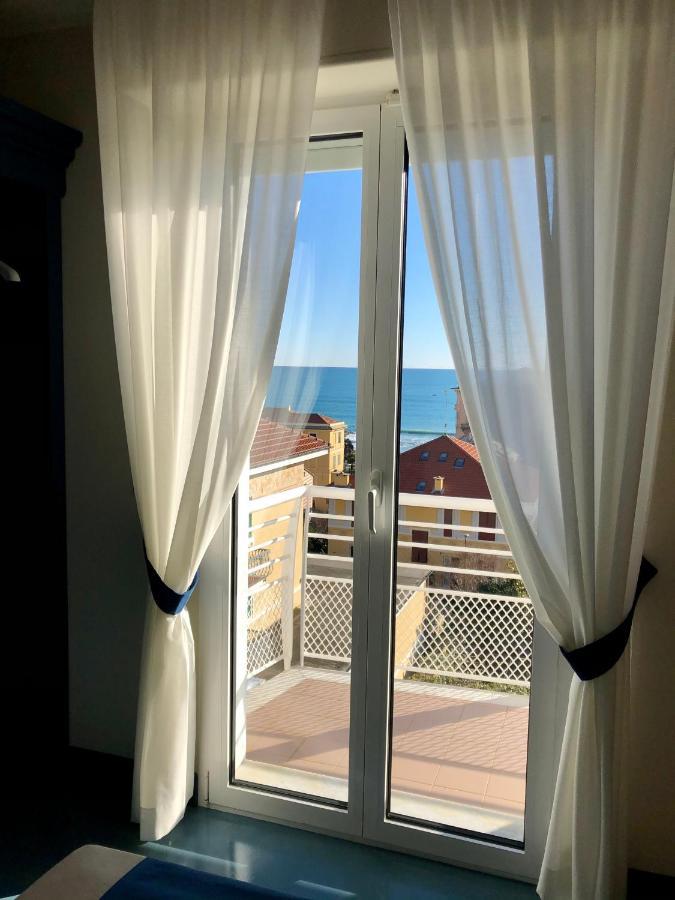 Mh Hotel Вараце Екстериор снимка