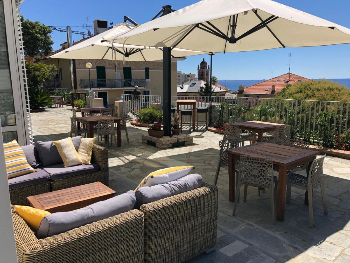 Mh Hotel Вараце Екстериор снимка