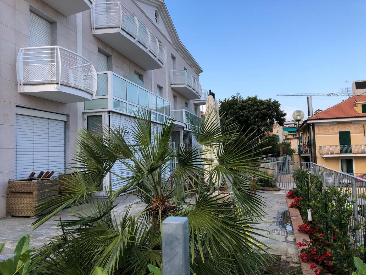 Mh Hotel Вараце Екстериор снимка