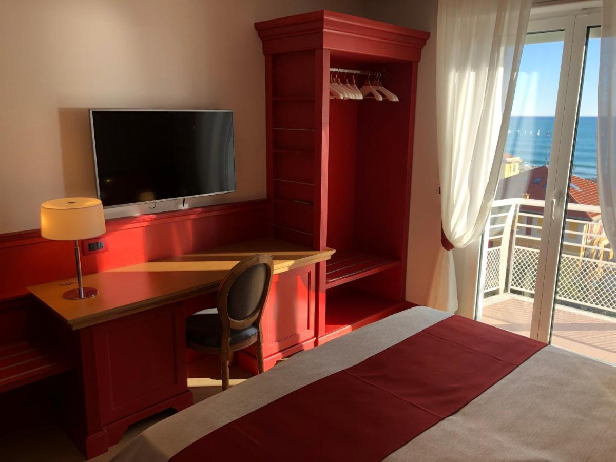 Mh Hotel Вараце Екстериор снимка