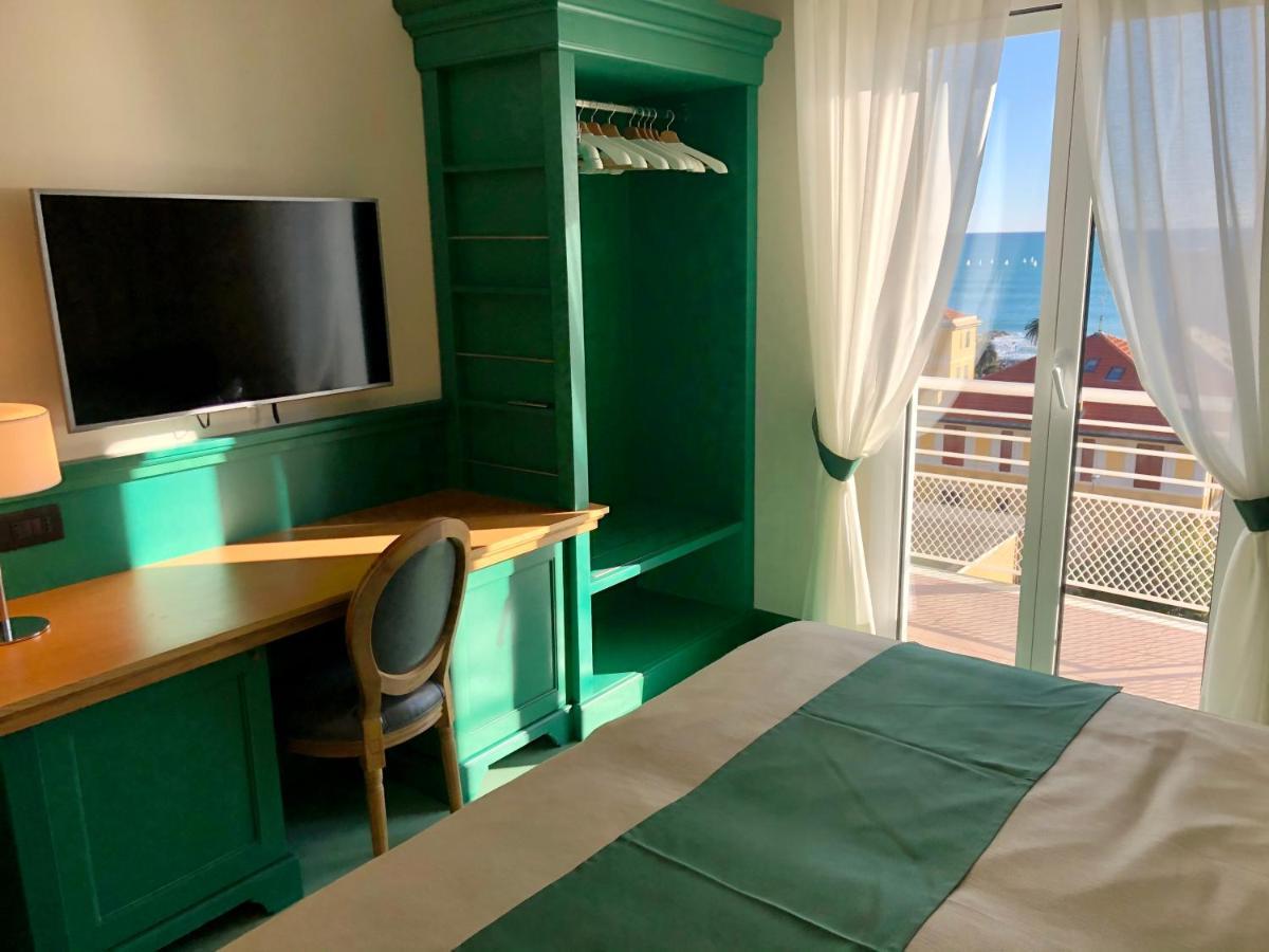 Mh Hotel Вараце Екстериор снимка