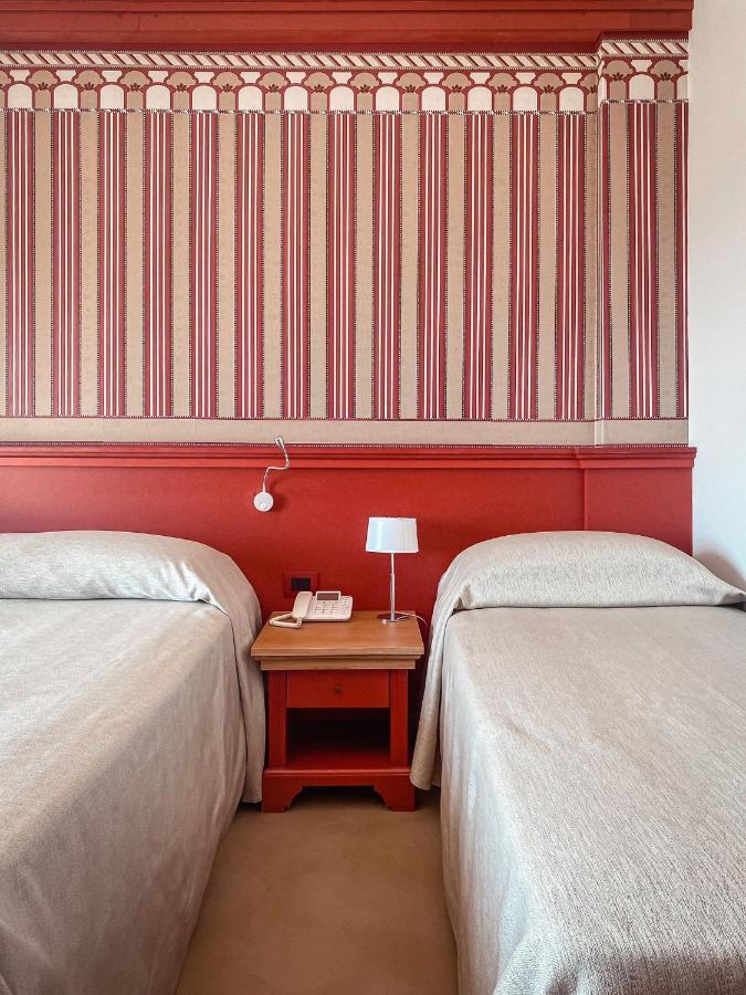 Mh Hotel Вараце Екстериор снимка