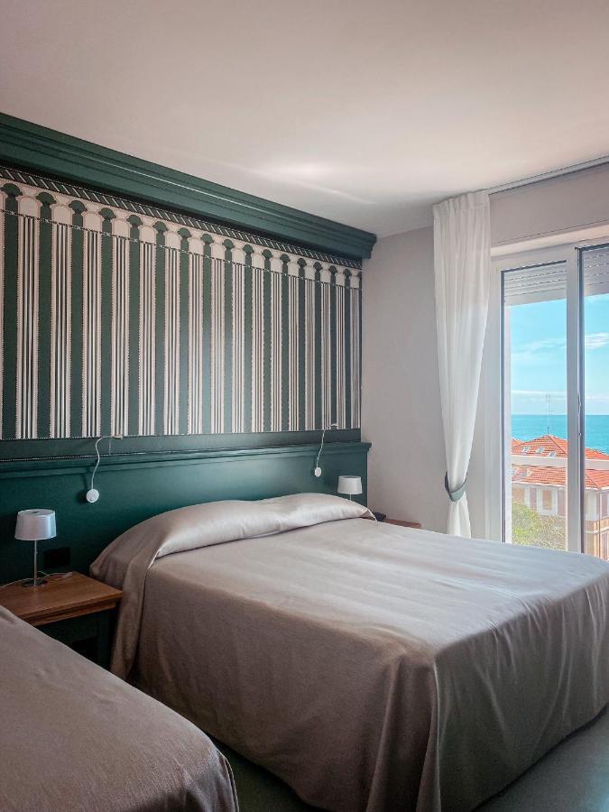 Mh Hotel Вараце Екстериор снимка