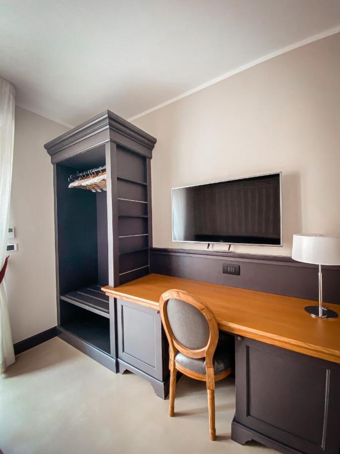 Mh Hotel Вараце Екстериор снимка
