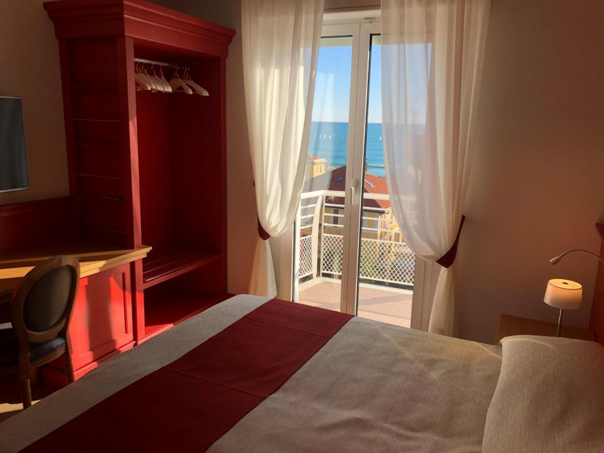 Mh Hotel Вараце Екстериор снимка