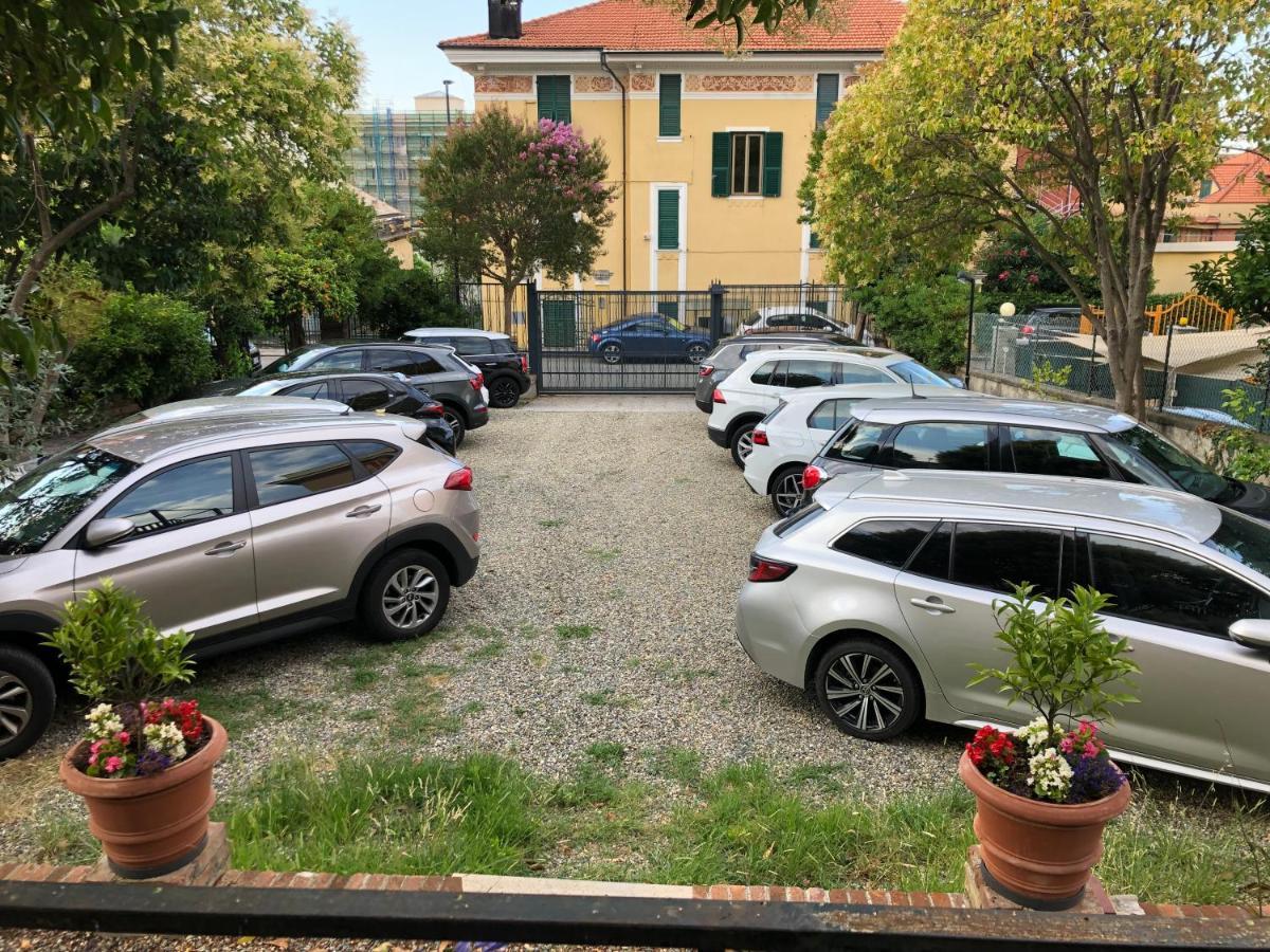 Mh Hotel Вараце Екстериор снимка