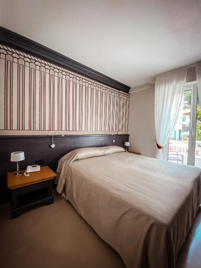 Mh Hotel Вараце Екстериор снимка