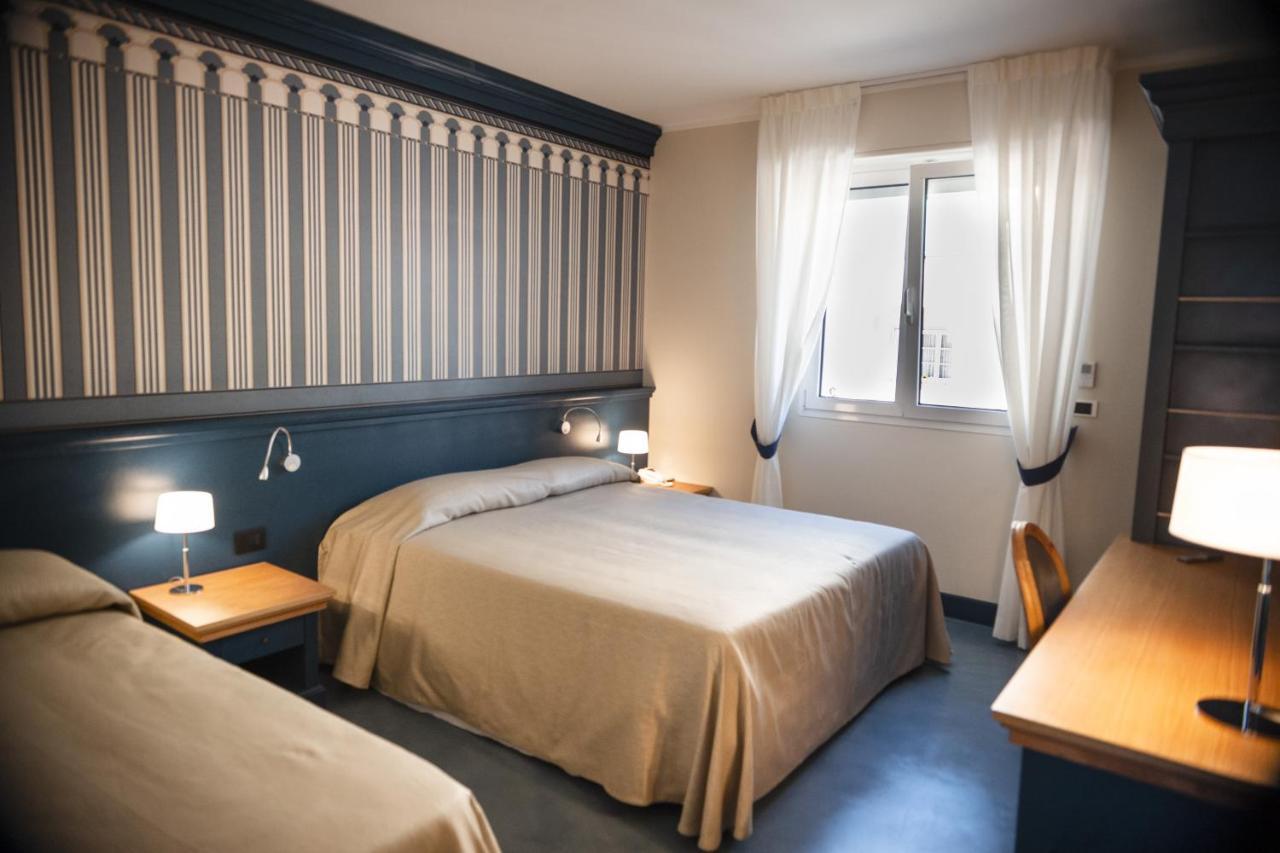Mh Hotel Вараце Екстериор снимка
