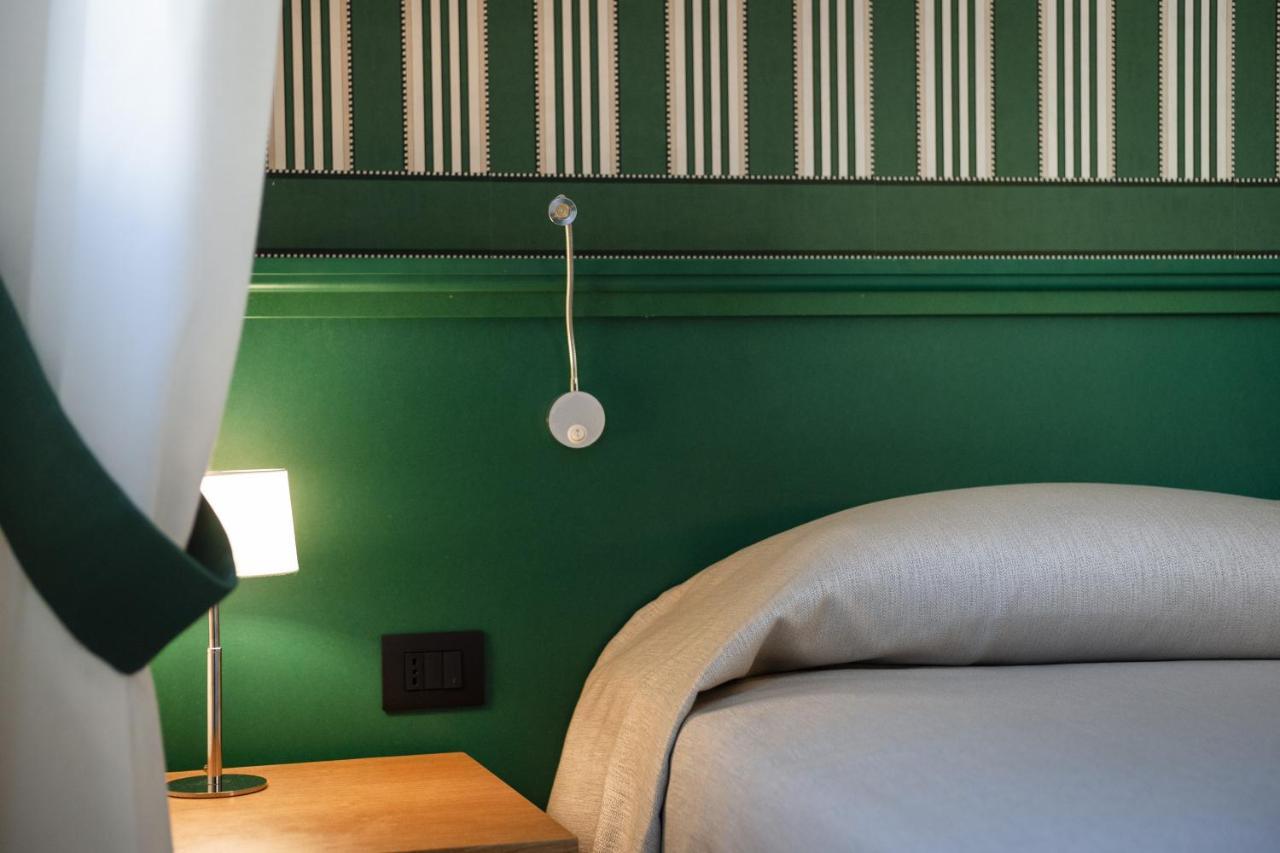Mh Hotel Вараце Екстериор снимка