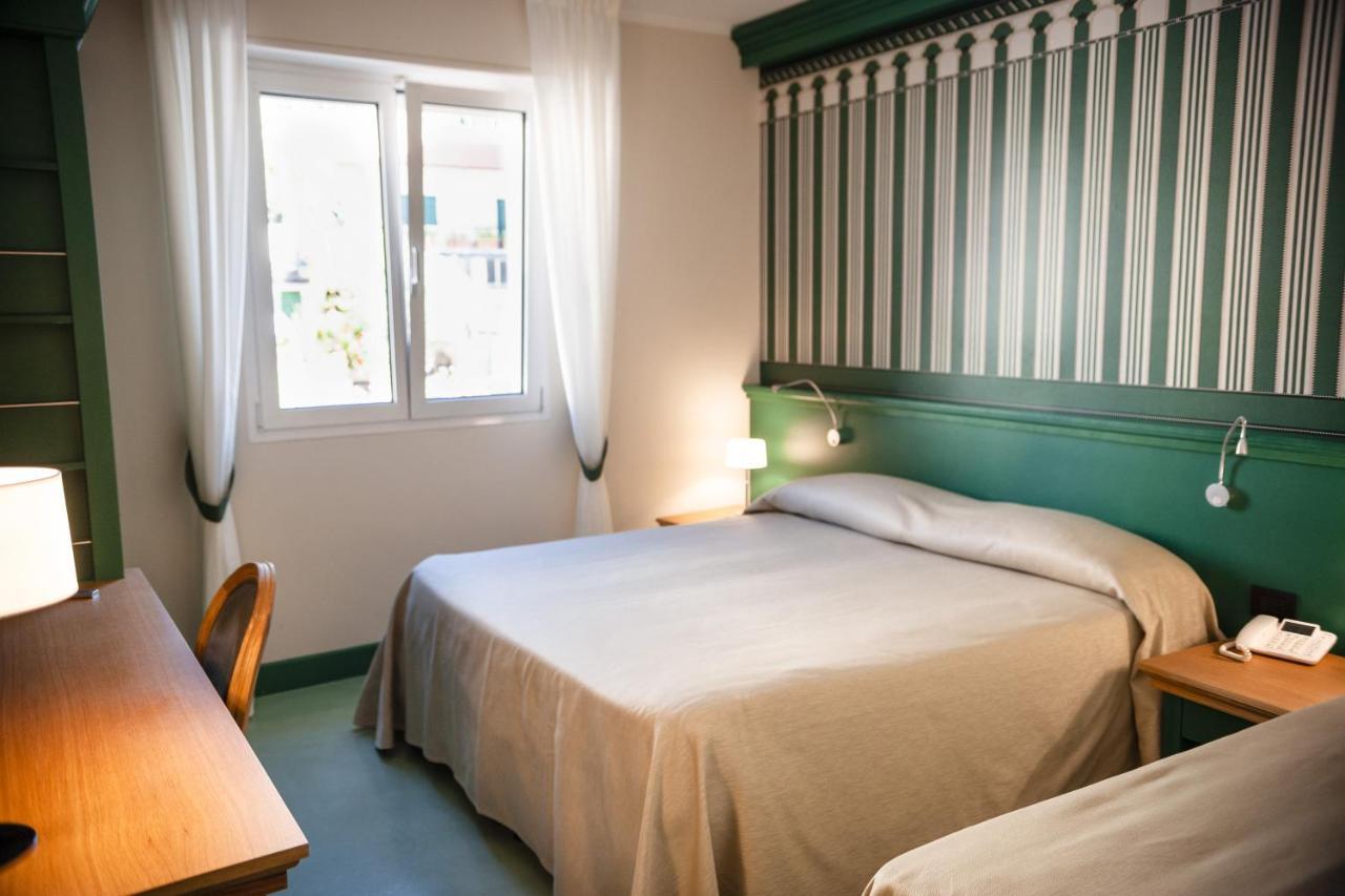 Mh Hotel Вараце Екстериор снимка