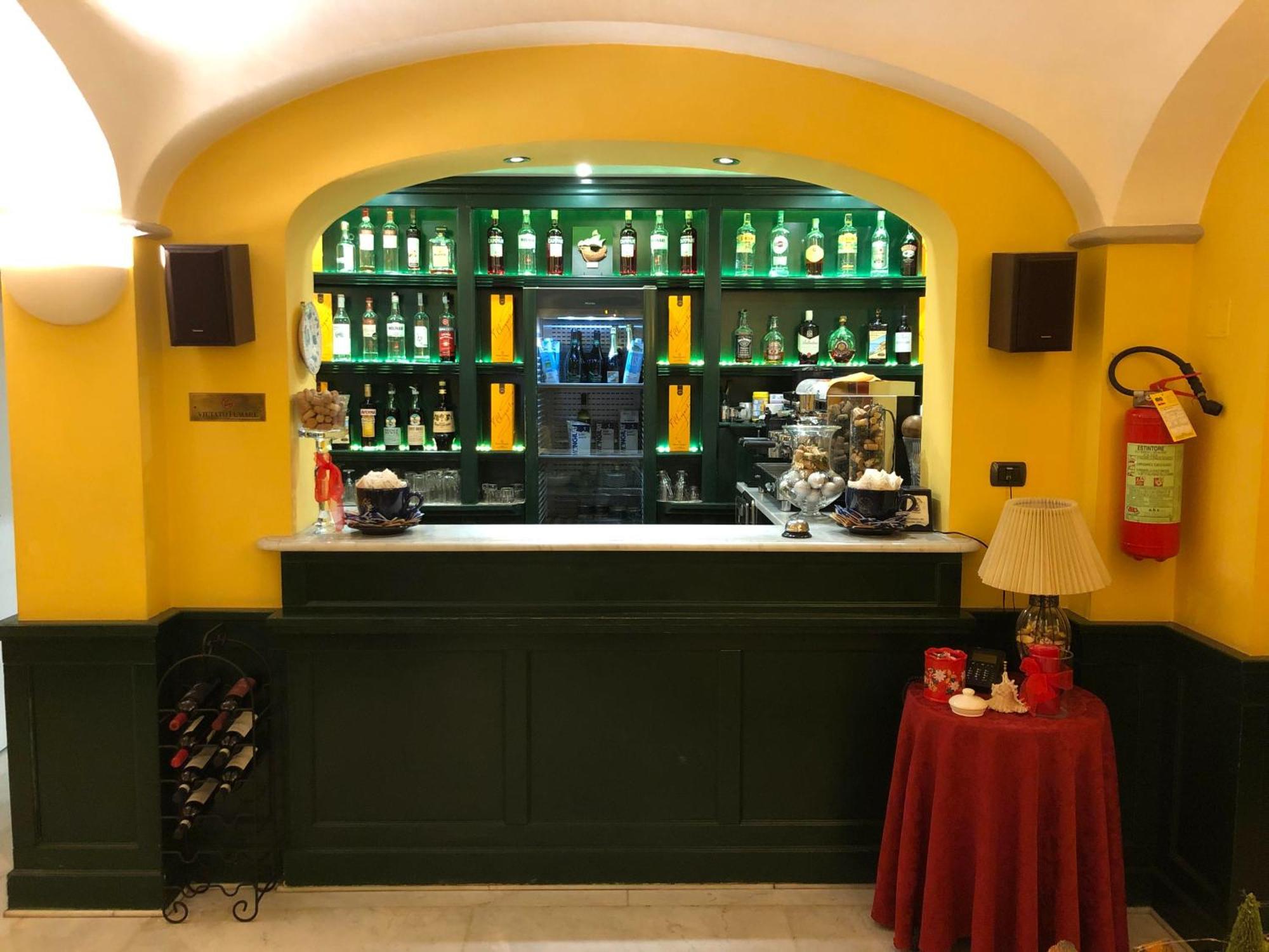 Mh Hotel Вараце Екстериор снимка